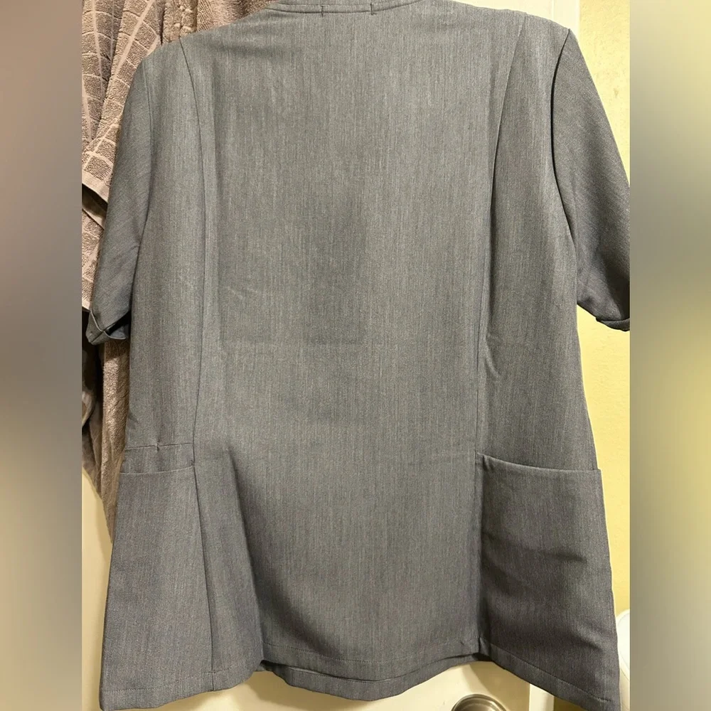 FIGS INALA SLIM SCRUB TOP - Picture 3 of 6